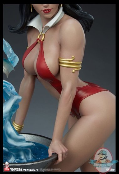 2021_10_07_12_55_39_vampirella_1_3_scale_statue_by_pcs_sideshow_collectibles.jpg