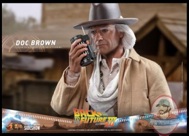 2021_10_11_12_52_49_doc_brown_sixth_scale_figure_by_hot_toys_sideshow_collectibles.jpg