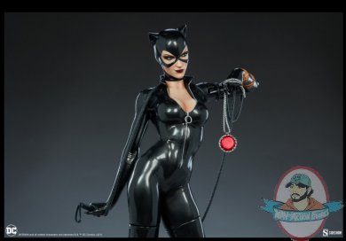 2021_10_11_20_09_45_catwoman_premium_format_figure_sideshow_collectibles.jpg