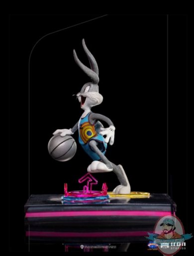 2021_10_11_20_26_05_bugs_bunny_1_10_art_scale_statue_by_irons_studios_sideshow_collectibles.jpg