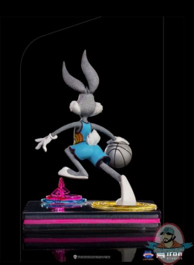 2021_10_11_20_26_18_bugs_bunny_1_10_art_scale_statue_by_irons_studios_sideshow_collectibles.jpg