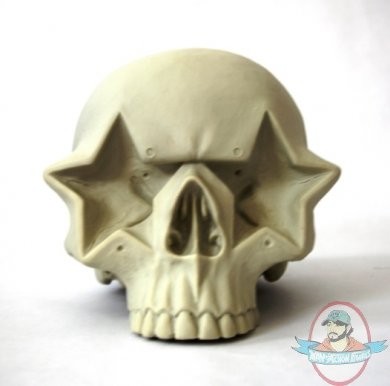 2021_10_20_09_11_09_ron_english_star_skull_by_ron_english_sideshow_collectibles.jpg