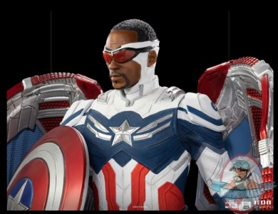 2021_10_29_14_15_34_captain_america_sam_wilson_closed_wings_version_1_4_legacy_replica_series_statue.jpg