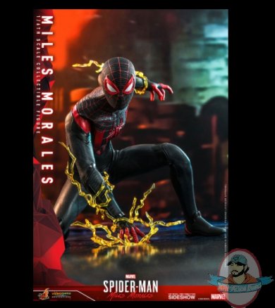 2021_11_09_14_20_05_miles_morales_sixth_scale_collectible_figure_by_hot_toys_sideshow_collectibles.jpg