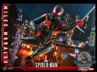 2021_11_09_14_20_39_miles_morales_sixth_scale_collectible_figure_by_hot_toys_sideshow_collectibles.jpg