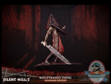 2021_11_17_15_31_33_red_pyramid_thing_statue_by_first_4_figures_sideshow_collectibles.jpg