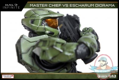 2021_11_19_08_27_13_master_chief_vs._escharum_diorama_by_gaming_heads_sideshow_collectibles.jpg