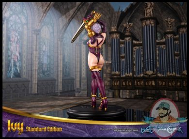 2021_11_19_21_07_34_soulcalibur_ii_ivy_standard_edition_statue_by_first_4_figures_sideshow_collect.jpg