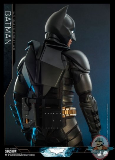 2021_11_23_17_29_15_batman_the_dark_knight_quarter_scale_collectible_figure_by_hot_toys_sideshow.jpg