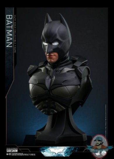 2021_11_23_17_30_13_batman_the_dark_knight_quarter_scale_collectible_figure_by_hot_toys_sideshow.jpg