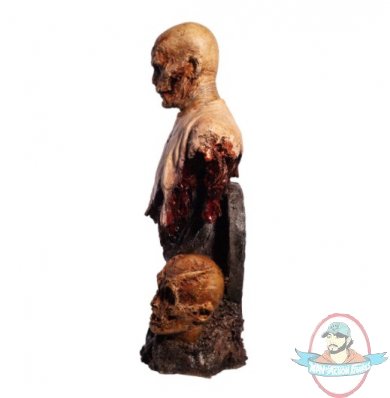 2021_12_01_14_56_28_poster_zombie_bust_by_trick_or_treat_studios_sideshow_collectibles.jpg