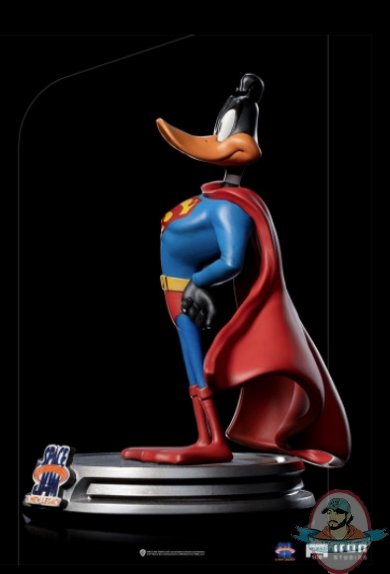 2021_12_16_11_30_58_daffy_duck_superman_1_10_art_scale_statue_by_irons_studios_sideshow_collectibl.jpg