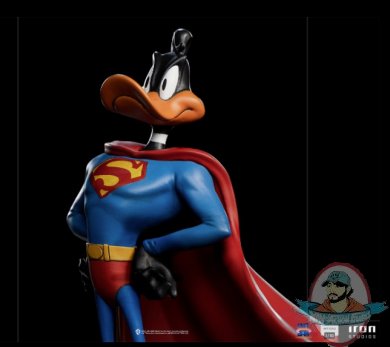 2021_12_16_11_31_45_daffy_duck_superman_1_10_art_scale_statue_by_irons_studios_sideshow_collectibl.jpg