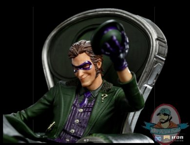 2021_12_16_14_06_50_the_riddler_deluxe_1_10_scale_statue_by_iron_studios_sideshow_collectibles.jpg