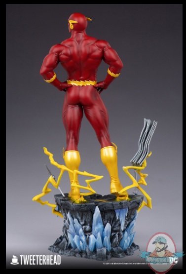2021_12_21_10_59_04_dc_comics_the_flash_maquette_by_tweeterhead_sideshow_collectibles.jpg