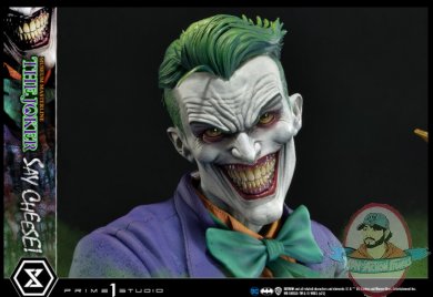 2022_01_07_11_41_29_the_joker_say_cheese_statue_by_prime_1_studio_sideshow_collectibles.jpg