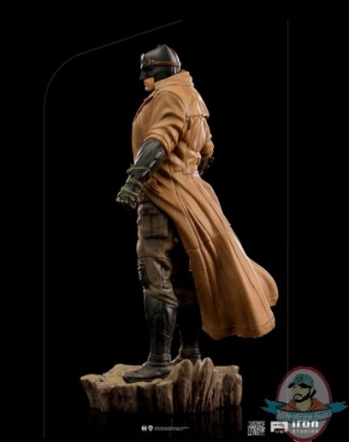 2022_01_31_15_03_49_knightmare_batman_1_10_scale_statue_by_iron_studios_sideshow_collectibles.jpg