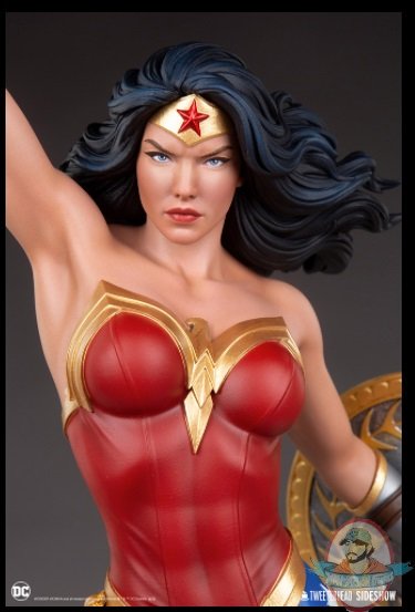 2022_02_08_17_51_36_dc_comics_wonder_woman_maquette_by_tweeterhead_sideshow_collectibles.jpg