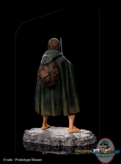 2022_02_10_14_28_02_frodo_1_10_scale_statue_by_iron_studios_sideshow_collectibles.jpg