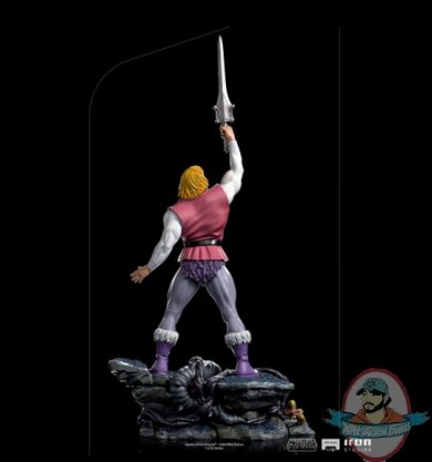 2022_03_17_14_16_31_masters_of_the_universe_prince_adam_1_10_art_scale_statue_by_iron_studios_side.jpg