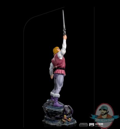 2022_03_17_14_16_52_masters_of_the_universe_prince_adam_1_10_art_scale_statue_by_iron_studios_side.jpg
