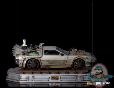 2022_03_17_15_35_48_delorean_iii_1_10_art_scale_statue_by_iron_studios_sideshow_collectibles.jpg