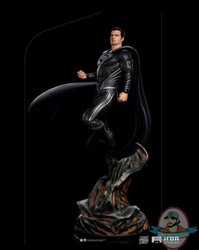 2022_03_25_18_42_03_dc_comics_superman_black_suit_1_4_legacy_replica_series_statue_by_iron_studios_.jpg