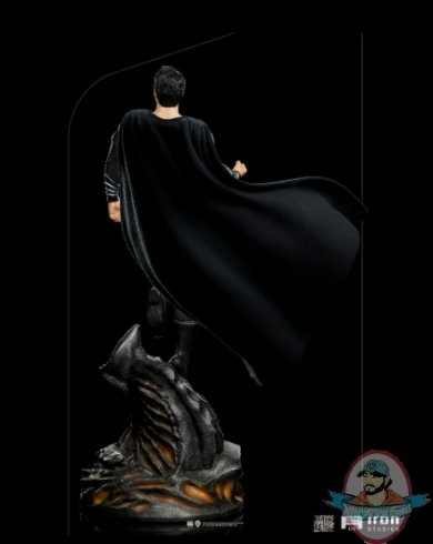 2022_03_25_18_43_08_dc_comics_superman_black_suit_1_4_legacy_replica_series_statue_by_iron_studios_.jpg
