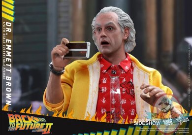 back-to-the-future-2-dr-emmett-brown-sixth-scale-hot-toys-902790-04.jpg