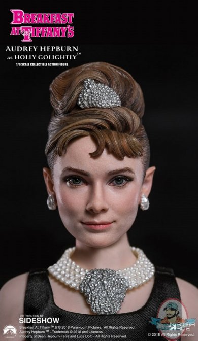 breakfast-at-tiffanys-aubrey-hepburn-as-holly-golightly-deluxe-sixth-scale-903318-11.jpg