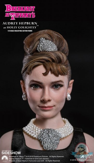 breakfast-at-tiffanys-aubrey-hepburn-as-holly-golightly-sixth-scale-903317-03.jpg