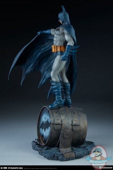 dc-comics-batman-blue-version-statue-yamato-903321-06.jpg