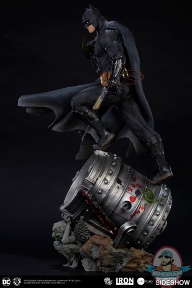 dc-comics-batman-one-third-scale-statue-iron-studios-903039-06.jpg
