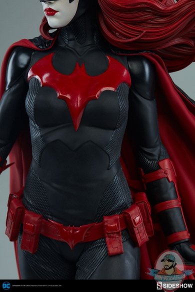 dc-comics-batwoman-premium-format-figure-sideshow-300471-17.jpg