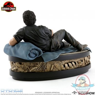 jurassic-park-ian-malcolm-statue-chronicle-collectibles-904083-04.jpg