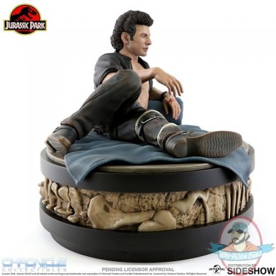 jurassic-park-ian-malcolm-statue-chronicle-collectibles-904083-09.jpg