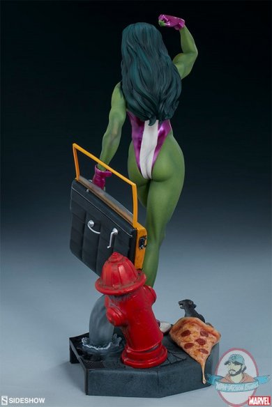marvel-she-hulk-statue-sideshow-300672-08.jpg