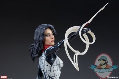 marvel-silk-statue-sideshow-200502-18.jpg