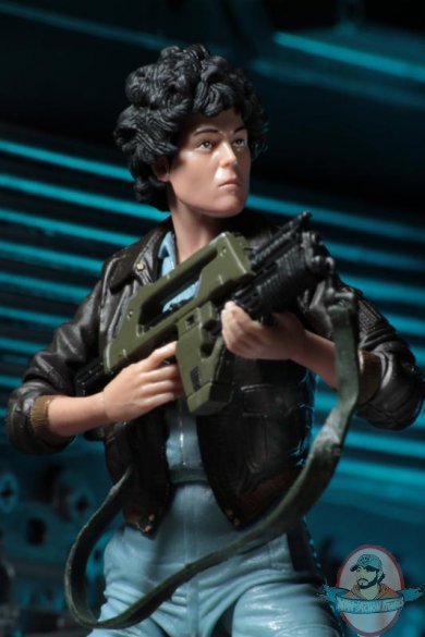 NECA & Hot Toys Reveal Ripley Figures at SDCC 2014 - Alien vs