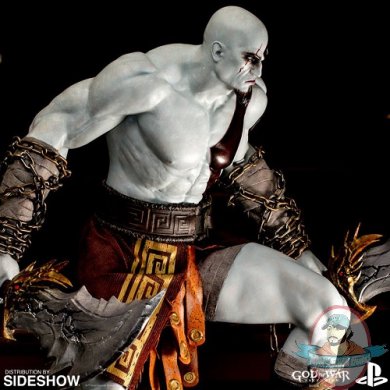 sony-playstation-kratos-statue-902762-01.jpg