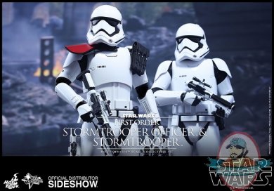 star-wars-first-order-stormtrooper-officer-stormtrooper-set-sixth-scale-hot-toys-feature-902604-02.jpg