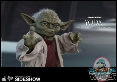 star-wars-yoda-sxith-scale-figure-hot-toys-903656-02.jpg