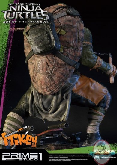 tmnt-out-of-the-shadows-mikey-statue-prime1-902941-03.jpg