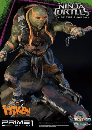 tmnt-out-of-the-shadows-mikey-statue-prime1-902941-06.jpg